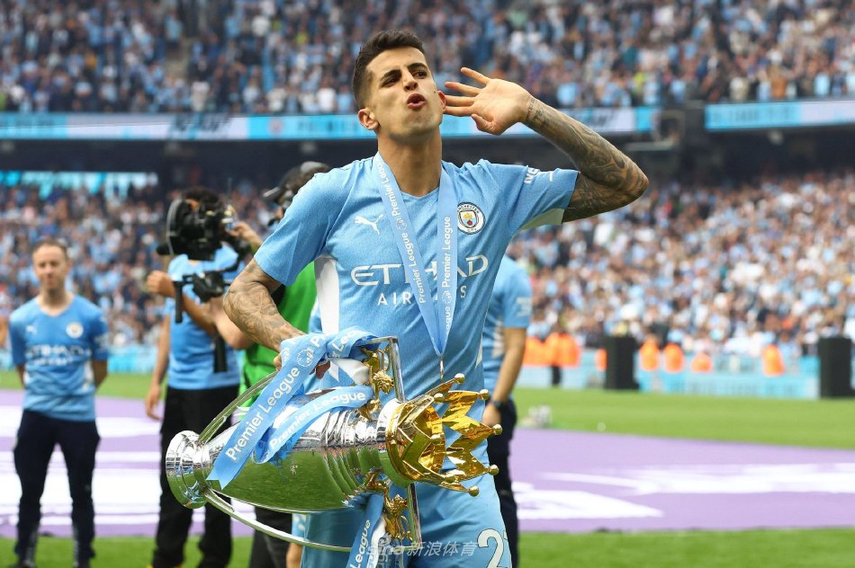 与球迷关注 与球迷关注